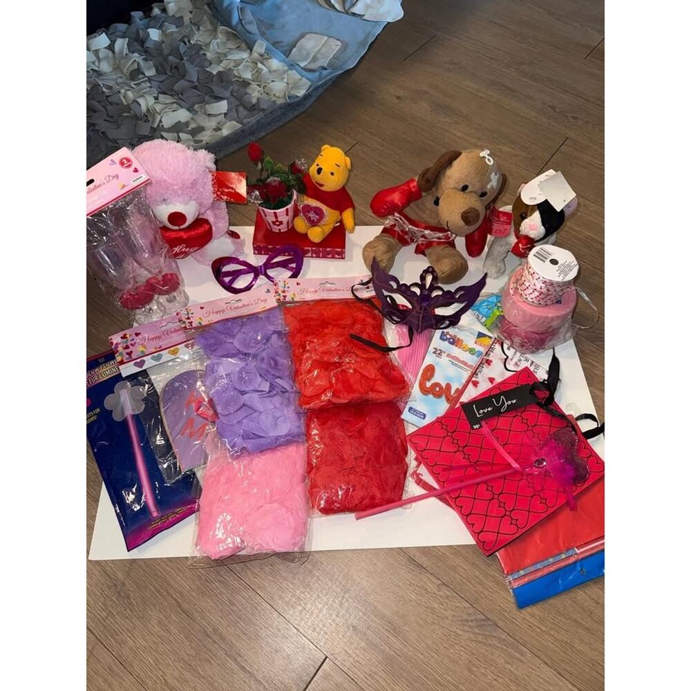 Valentines Day Decor Party Favor Bundle Lot Plush Winnie Pooh Ribbon Bags Wand